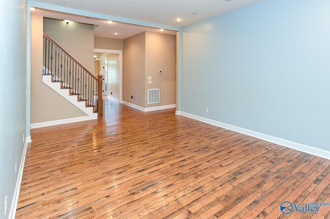 Building Photo - 305 Walden Glen Ct