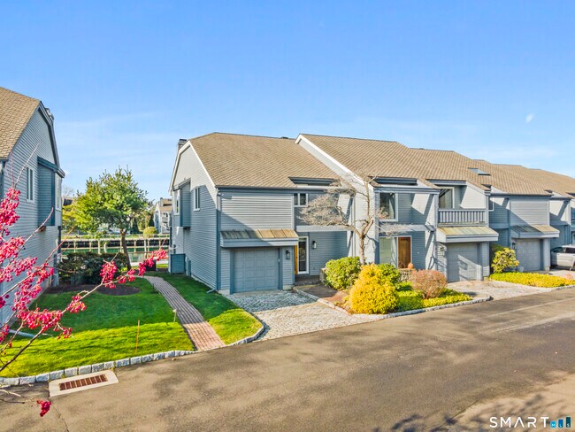 Building Photo - 1 Island Dr