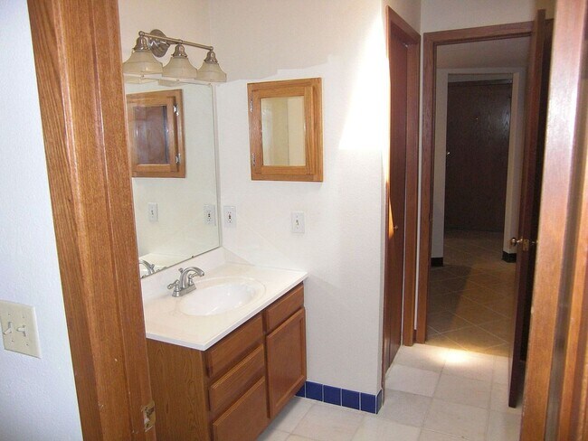 Building Photo - 2960 Shadow Creek Dr