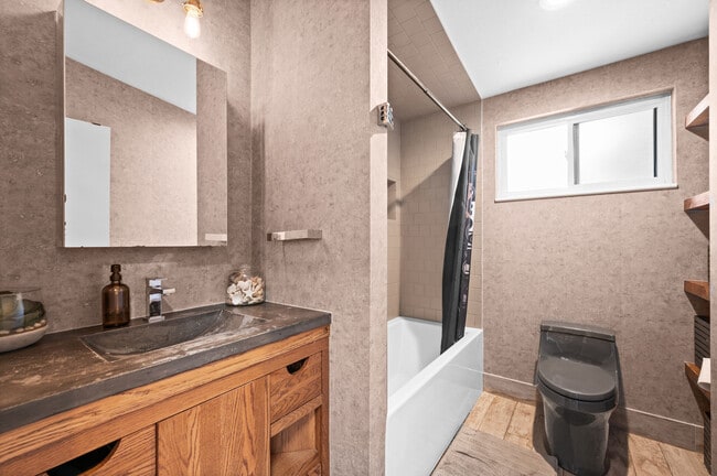 Building Photo - 1542 Fieldcrest Ln