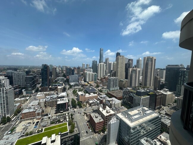 Building Photo - 400 N La Salle Dr