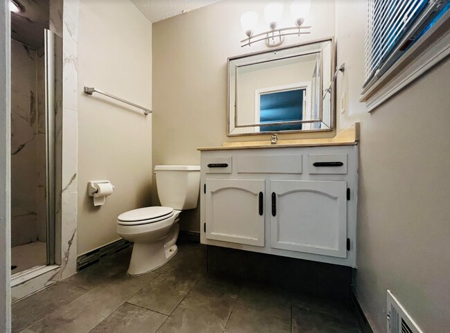 Building Photo - 161 Mission Dr
