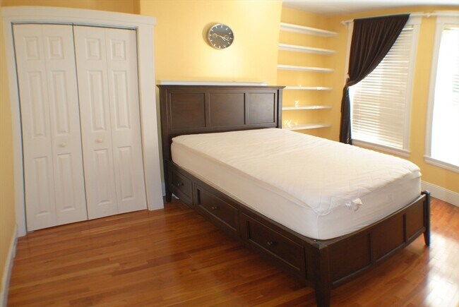 Building Photo - 22 Parkway Rd