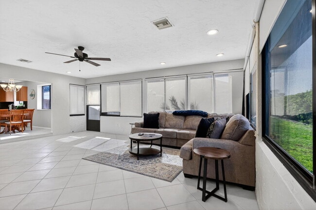 Building Photo - 870 NW 32nd Ave