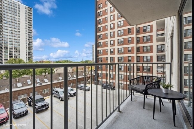 Building Photo - 1250 N Dearborn St