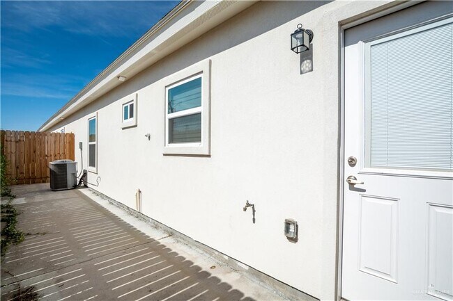 Building Photo - 26 N 40th St