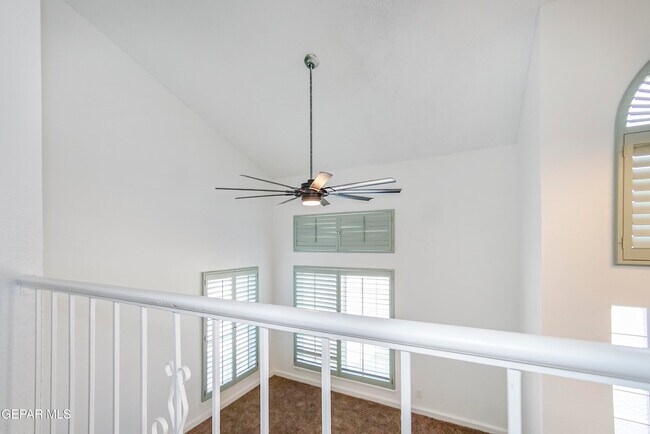Building Photo - 908 Los Pinos Way