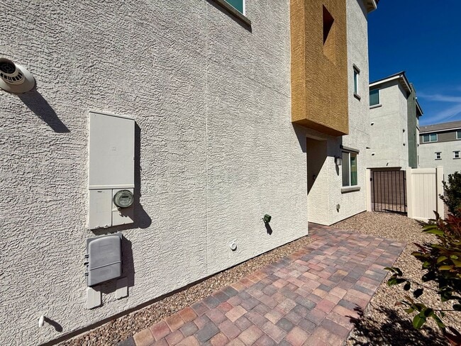 Building Photo - Modern Townhome Near Lone Mountain | Gated & Pool
