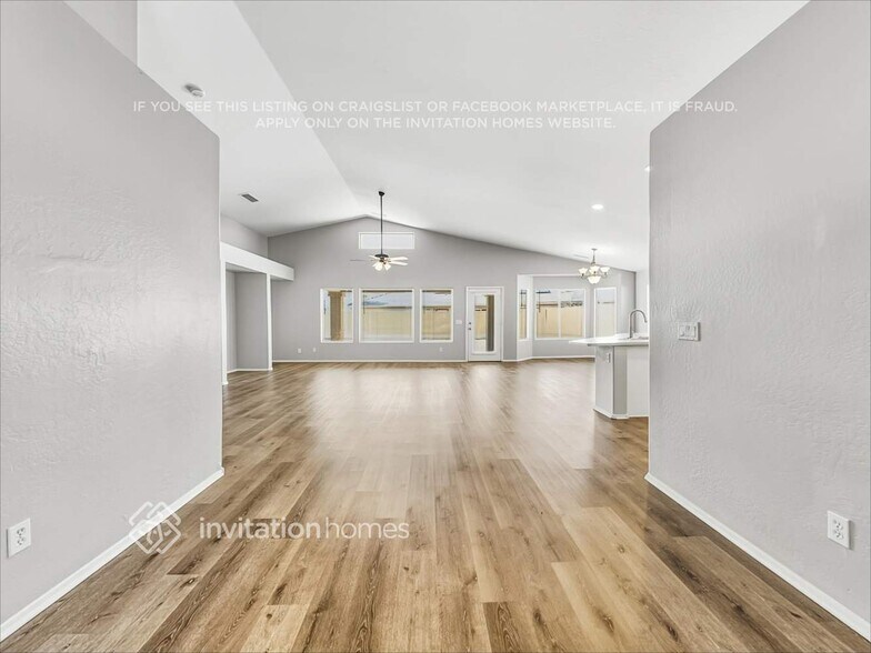 Building Photo - 8524 W Chickasaw St