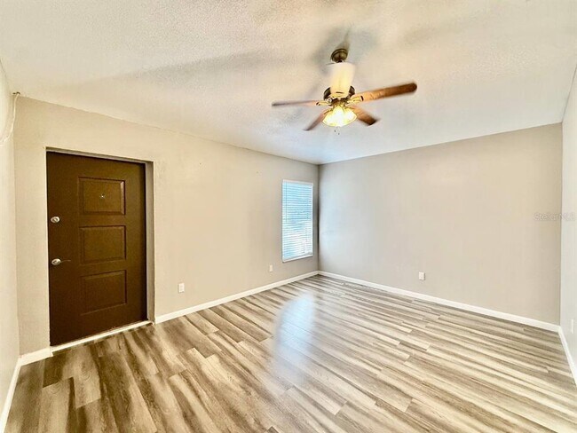 Building Photo - 8711 Busch Oaks St