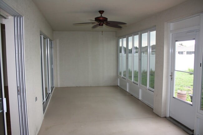 Building Photo - 4240 SW 53rd Terrace