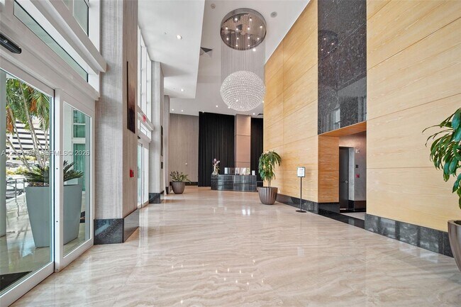 Building Photo - 950 Brickell Bay Dr