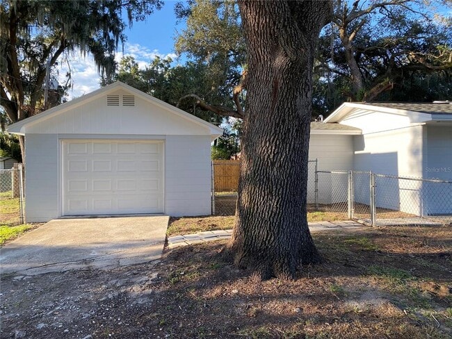 Building Photo - 38415 9th Ave