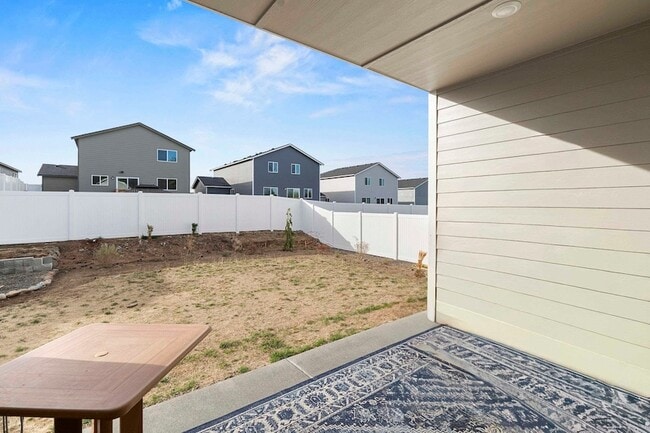 Building Photo - 10813 N Beaverhead Rd