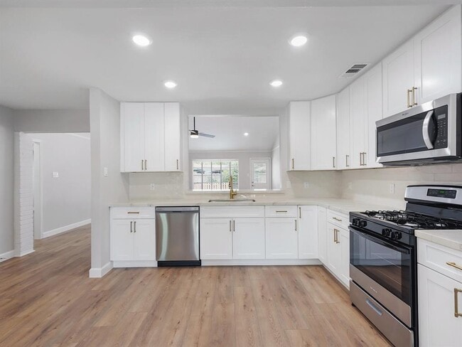 Building Photo - 13546 Wimbledon Dr