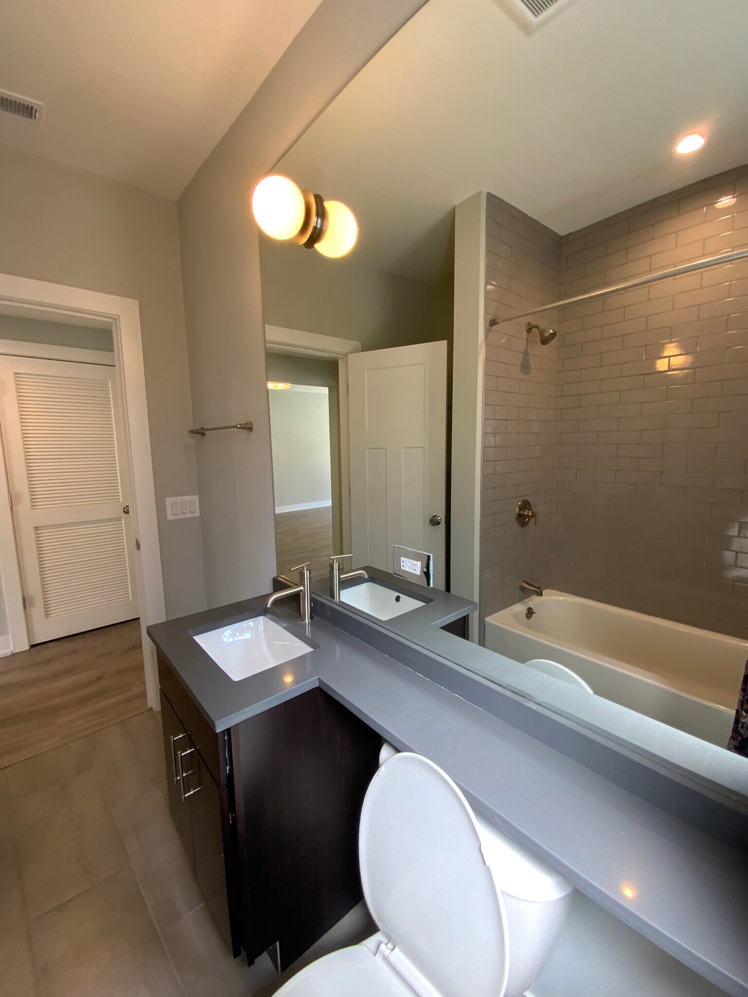 Building Photo - 1143 Maple Ave