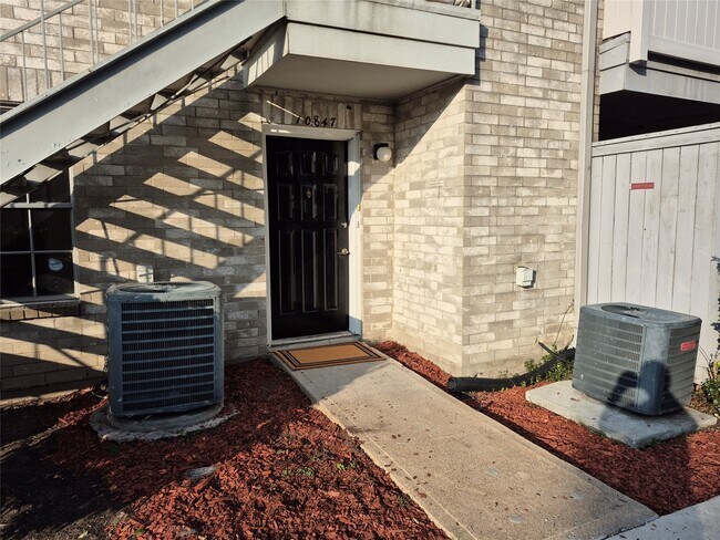 Building Photo - 10847 Braes Bend Dr