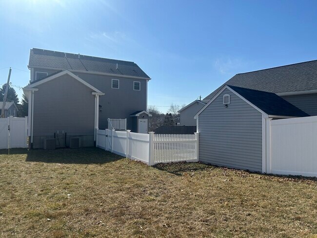 Building Photo - 39 Circle Hill Rd