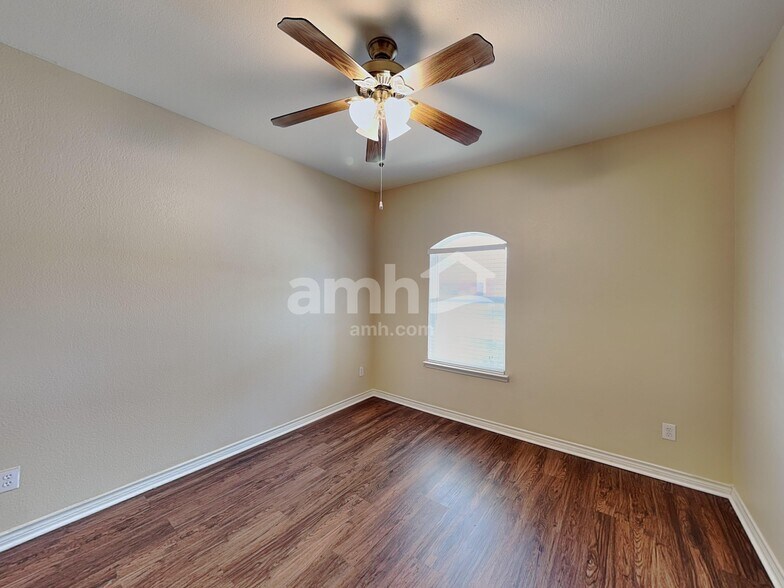 Building Photo - 820 Bee Creek Ln