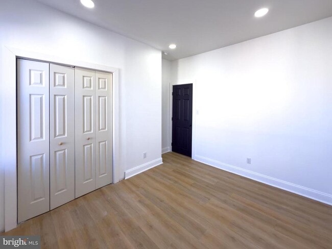 Building Photo - 5237 Greenway Ave