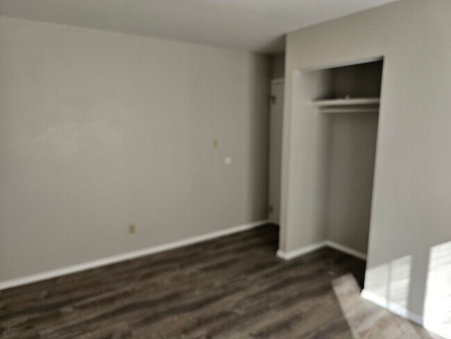 Building Photo - 810 Spring Ave