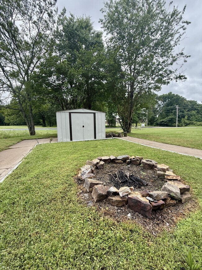 Building Photo - 806 Mattison Rd