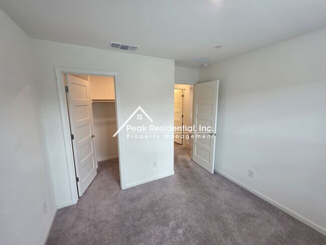 Building Photo - Only 2 years new. 3-bedrooms in Elk Grove