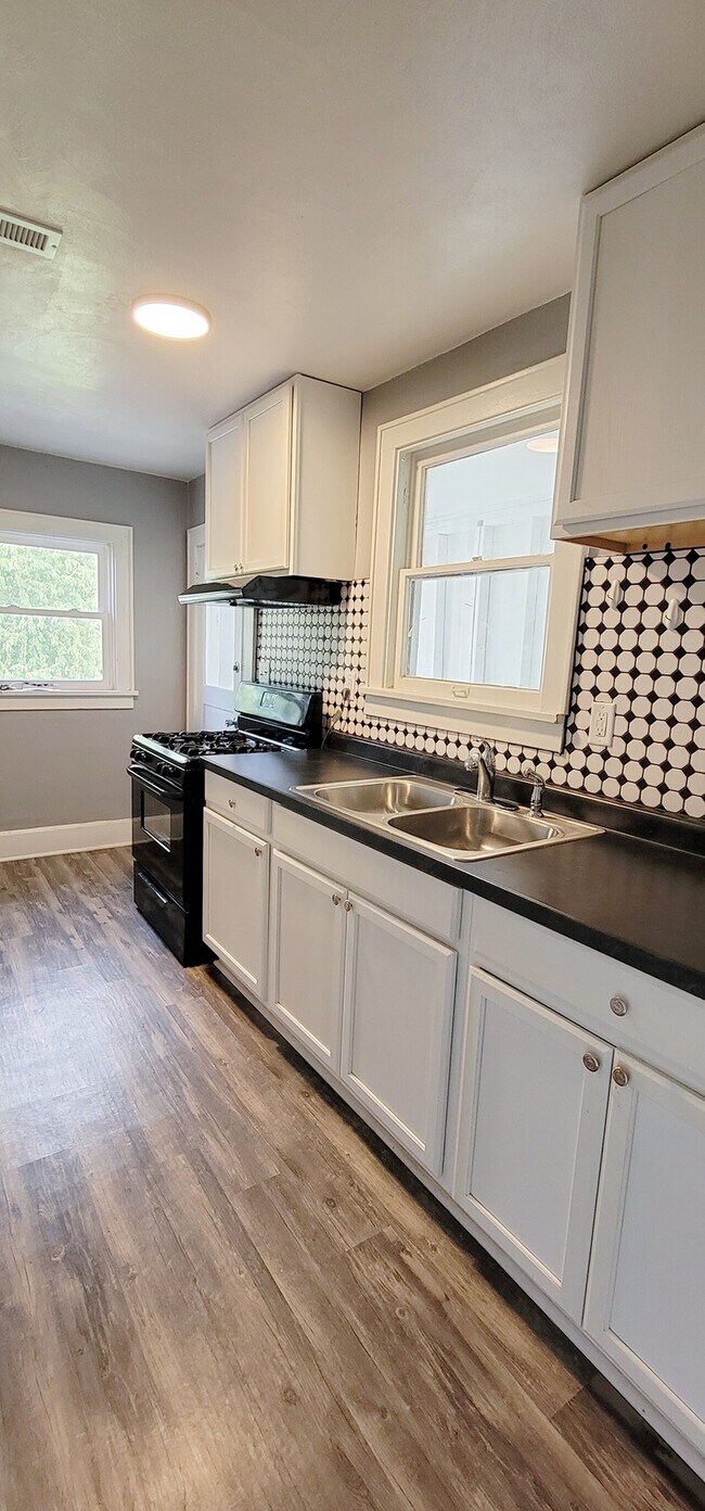 Building Photo - 447 Locust St. Unit 2