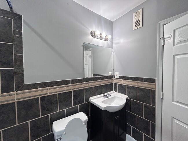 Building Photo - Baltimore - 4 Bedrooms and 2 baths Available!