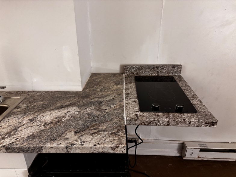 Building Photo - 5 Oak St