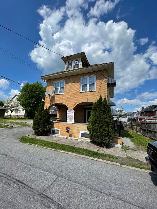 Primary Photo - 506 N 5th St