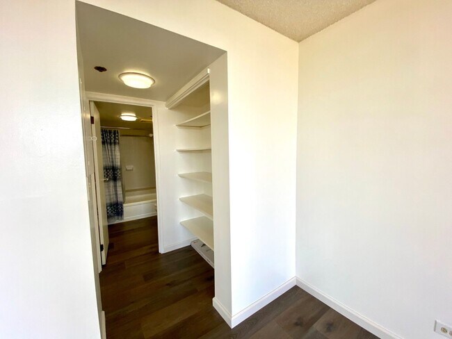 Building Photo - Horizon View Tower 2/2/1
