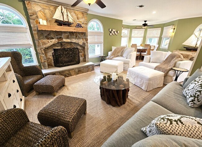 Building Photo - 1275 The Esplanade