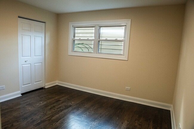 Building Photo - 1028 Valley Stream Dr