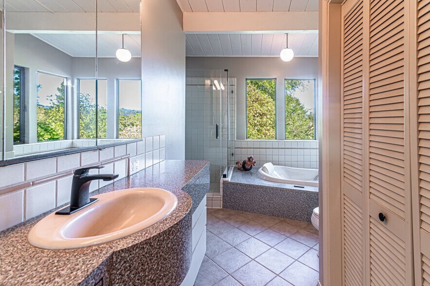 Building Photo - 1560 Ronne Dr