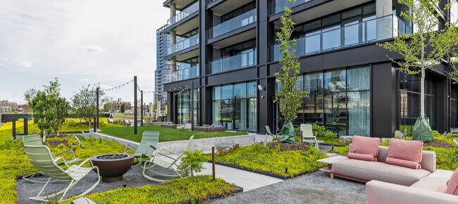 Building Photo - 225 N Elizabeth St