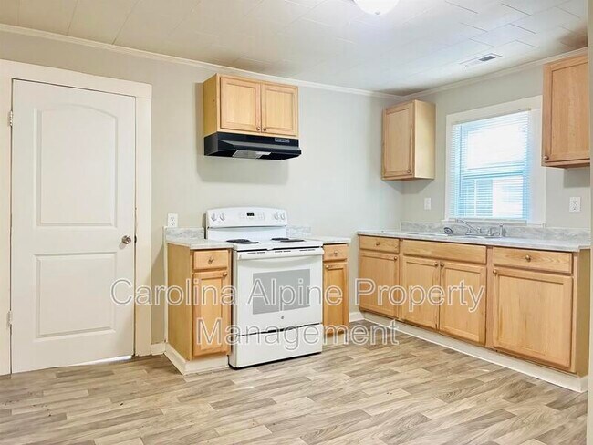 Building Photo - 410 Carolina Ave