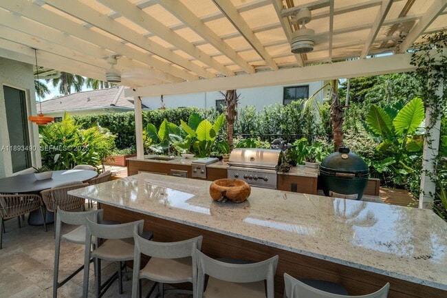 Building Photo - 2493 Poinciana Dr