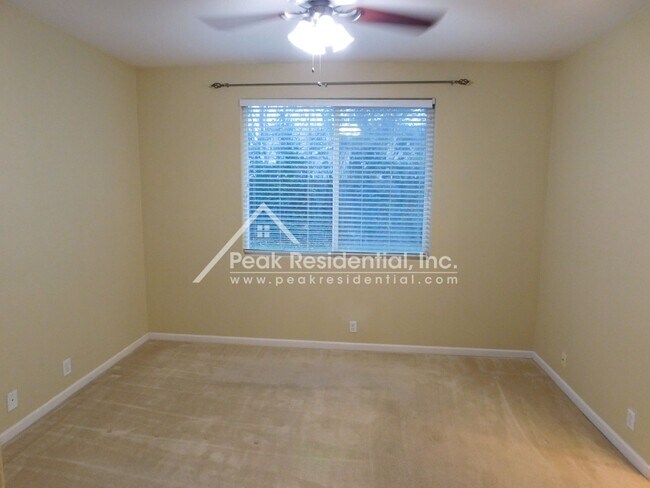 Building Photo - Wonderful 3bd/2ba Elk Grove Home with 2 Ca...