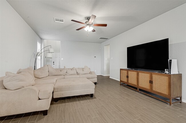 Building Photo - 25452 Northpark Lake Dr