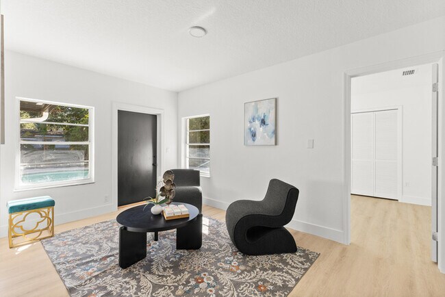 Building Photo - Newly Renovated Pool Home