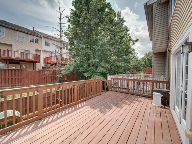 Building Photo - 3019 Spice Bush Rd