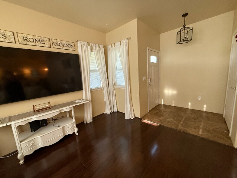 Building Photo - 469 Manawai St