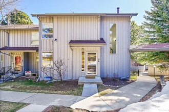 Building Photo - 2356 S Hiwan Dr