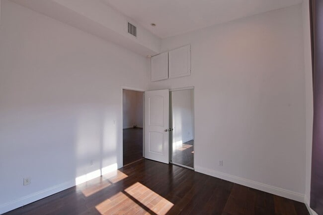 Building Photo - 7929 Blackburn Ave