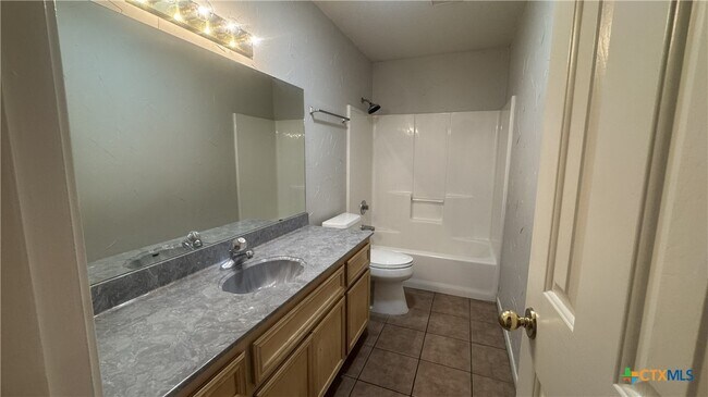 Building Photo - 3701 Water Oak Dr