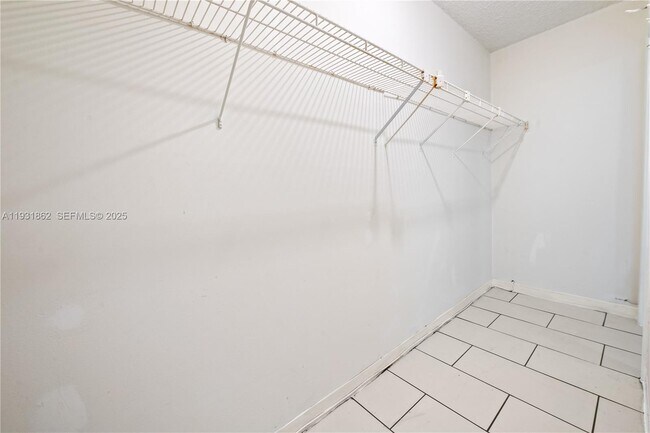 Building Photo - 20310 NE 2nd Ave