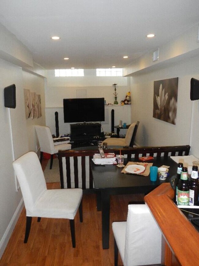 Building Photo - 9/1 No Fee! Spacious top floor true 3BR near Clev Circle!