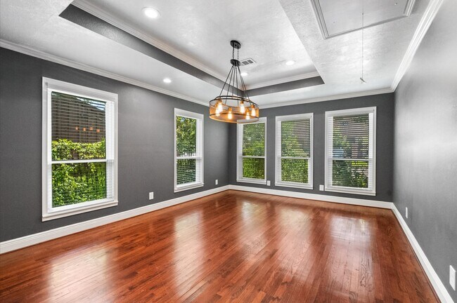 Building Photo - 1320 Woodvine Dr