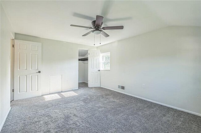 Building Photo - 1611 Alverado Ave